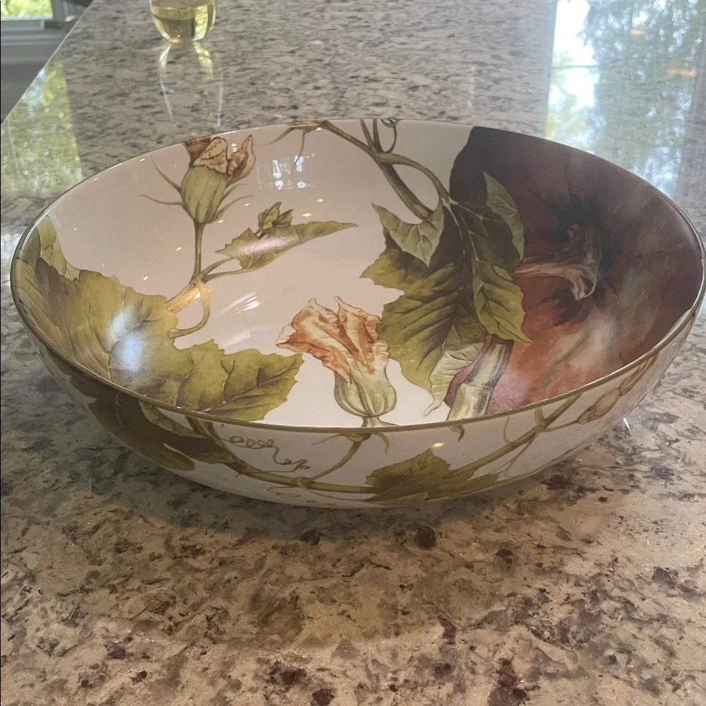 Williams Sonoma elegant bowl
